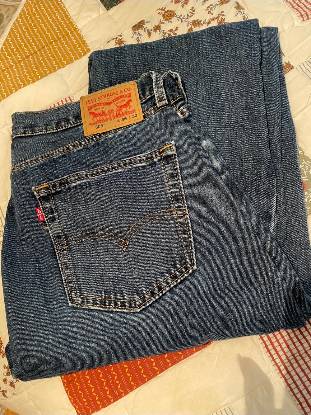 Levi’s 505 Men’s 5 pocket denim jeans in size 36 x 32 in perfect condition